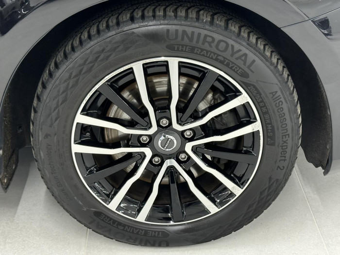 Volvo V40 T2 BLACK EDITION REZERVACE 2.0 Edition