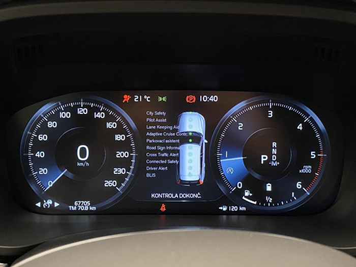 Volvo XC60 B4 AWD MOMENTUM REZERVACE 2.0 Momentum