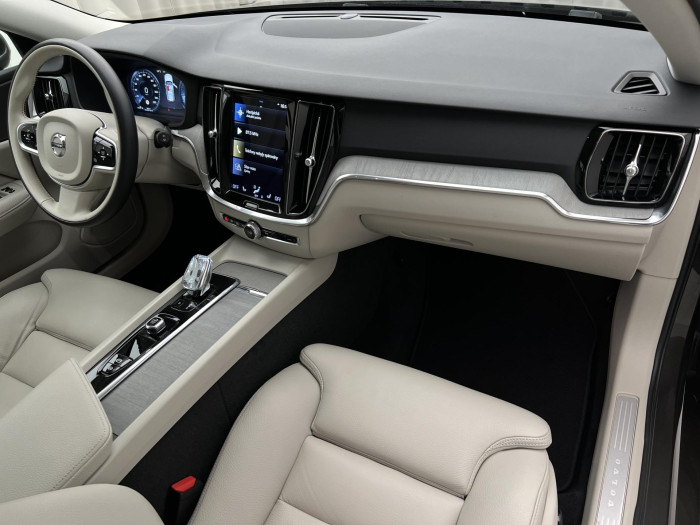 Volvo V60 B4 INSCRIPTION AUT 1.maj.