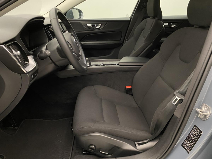 Volvo V60 B4 MOMENTUM AUT REZERVACE 2.0 Momentum