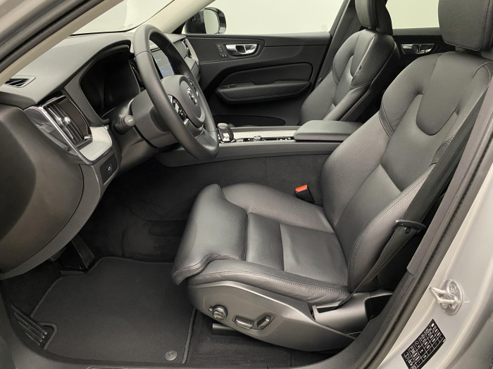 Volvo XC60 B4 AWD PLUS DARK AUT CZ 1.maj