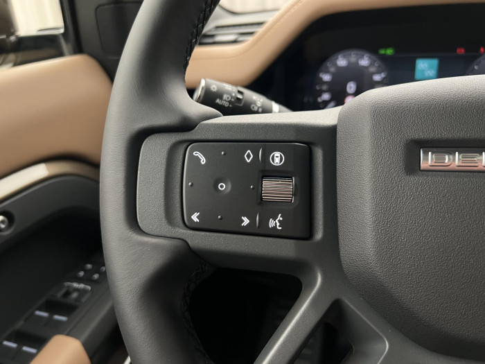 Land Rover Defender 110 D300 X-DYN. HSE REZERVACE 3.0 d