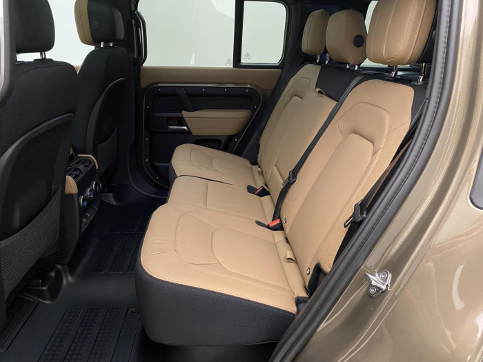 Land Rover Defender 110 D300 X AWD REZERVACE 3.0 d