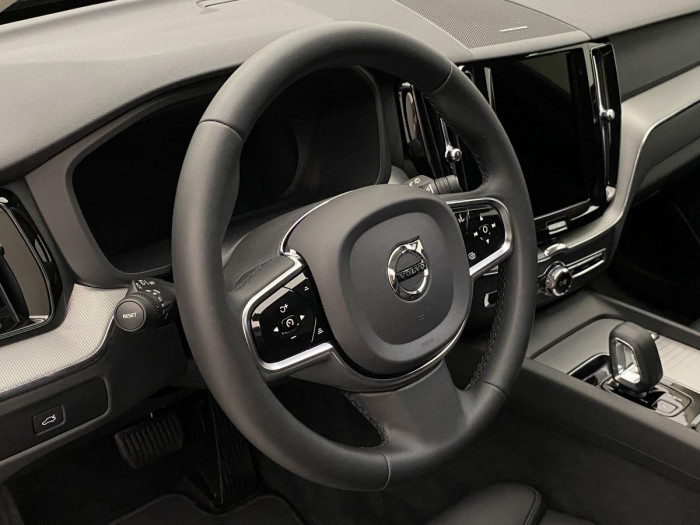 Volvo XC60 B4 AWD PLUS BRIGHT REZERVACE 2.0 Plus