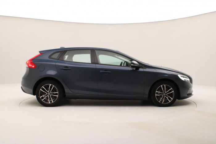 Volvo V40 T2 BLACK EDITION REZERVACE 2.0 Edition