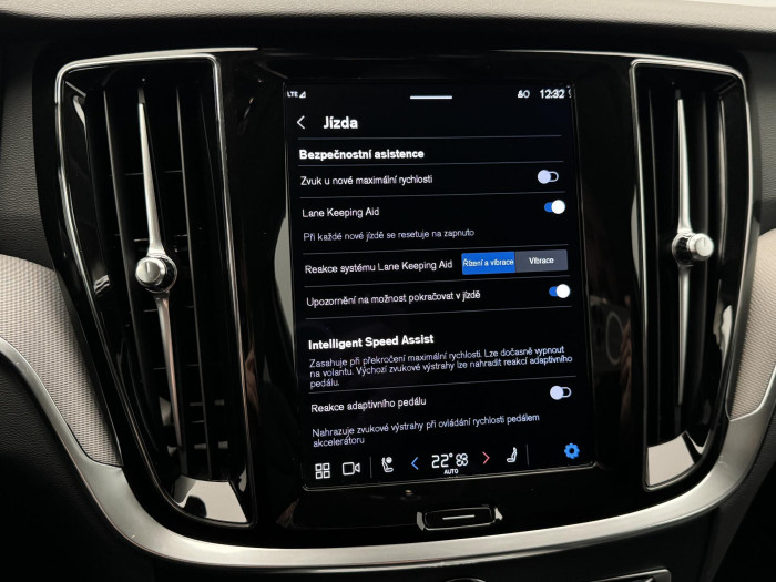Volvo V60 CC B5 AWD PLUS AUT 1.maj.