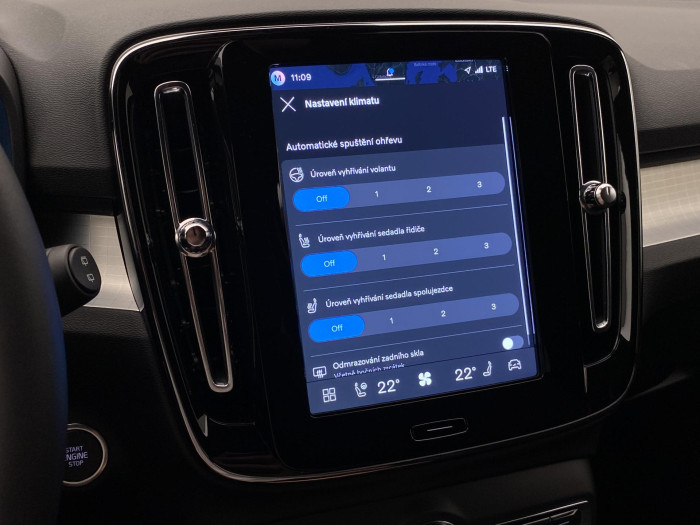 Volvo XC40 B3 DARK PLUS AUT CZ