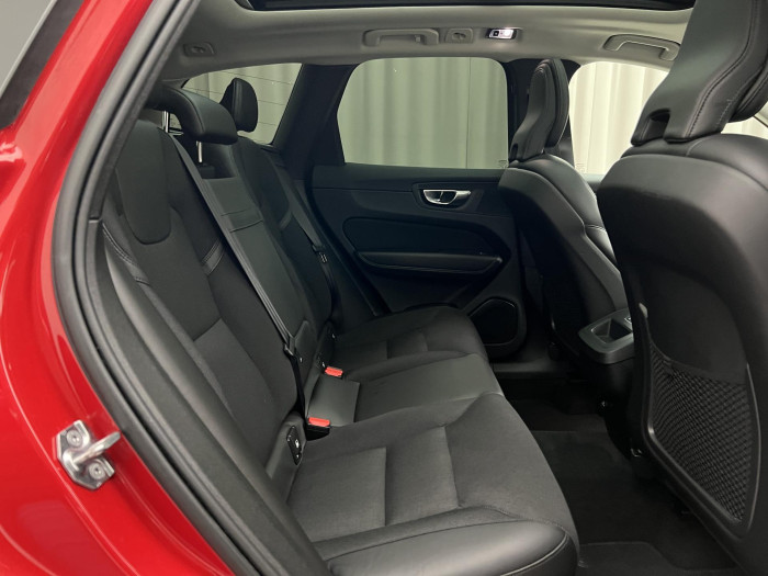 Volvo XC60 B5 AWD MOMENTUM AUT 2.0 Momentum