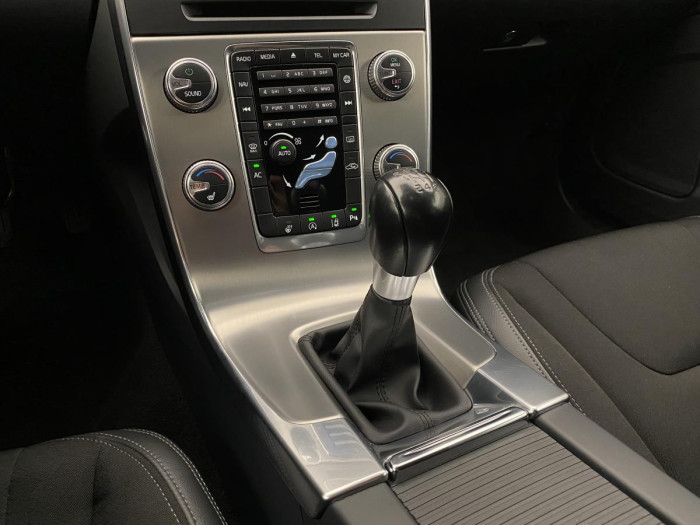 Volvo V60 D2 MOMENTUM NAVIGACE REZERVACE 1.6 d Momentum