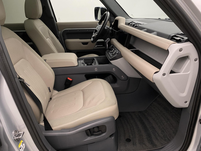 Land Rover Defender 110 P400 SE AWD AUT REZERVACE 3.0 SE