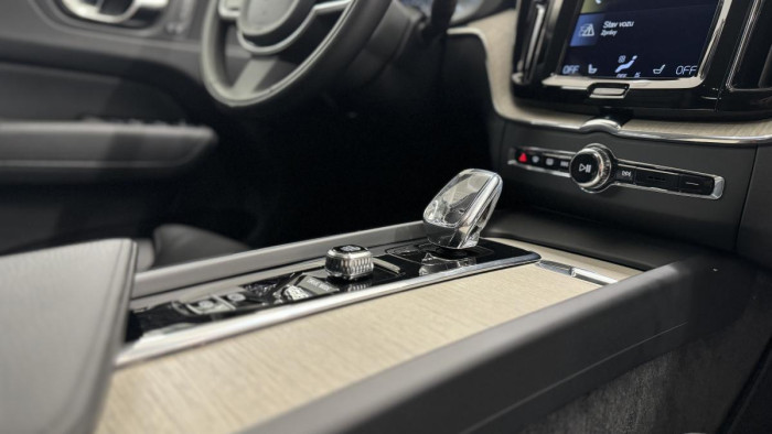 Volvo XC60 B5 AWD INSCRIPTION REZERVACE
