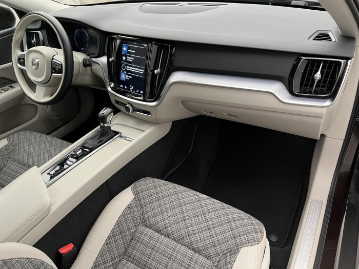 Volvo V60 CC D4 AWD AUT CZ 2.0 d CC CC