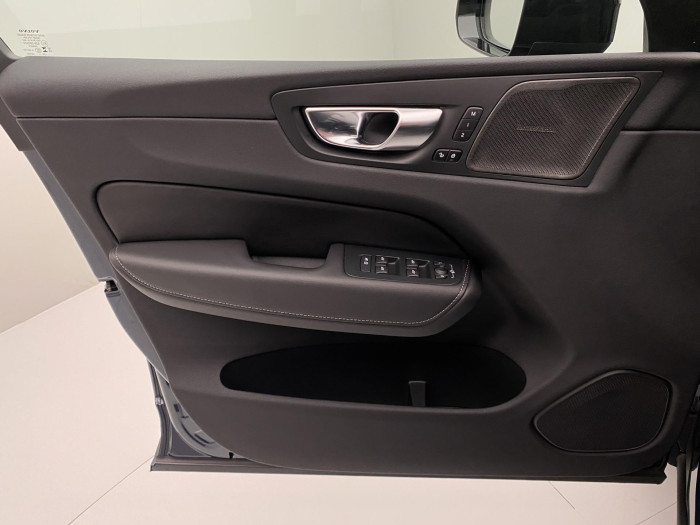 Volvo XC60 B5 AWD PLUS DARK REZERVACE