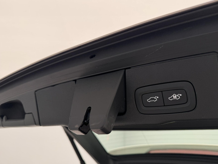 Volvo XC60 B4 AWD PLUS DARK CZ 1.maj