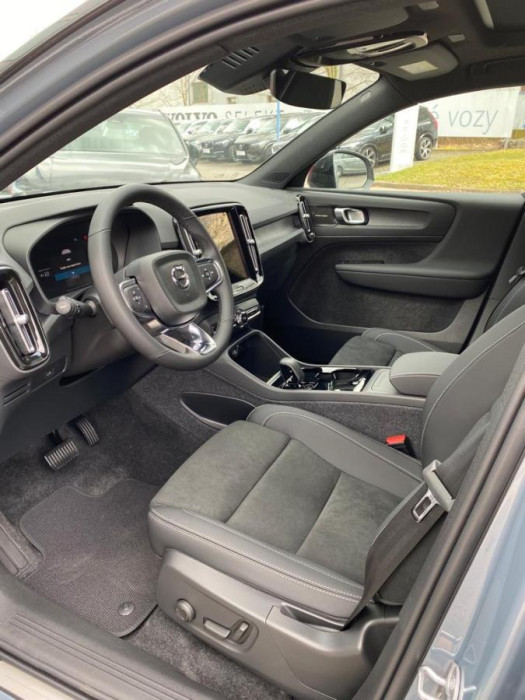Volvo XC40 PURE ELECTRIC RECHARGE AUT AWD