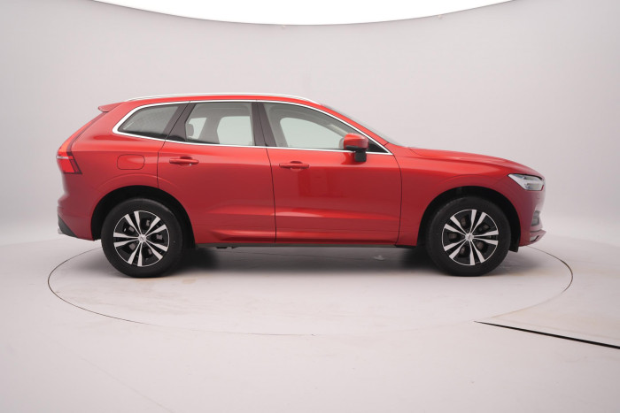 Volvo XC60 B4 AWD MOMENTUM PRO CZ 1.maj 2.0 Momentum
