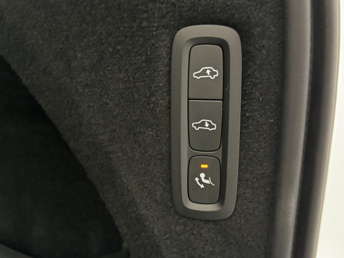 Volvo XC90 T8 AWD RECHARGE ULTIMATE DARK