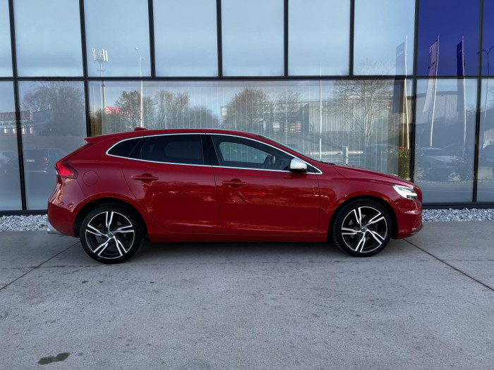 Volvo V40 T2 R-DESIGN 1.maj.