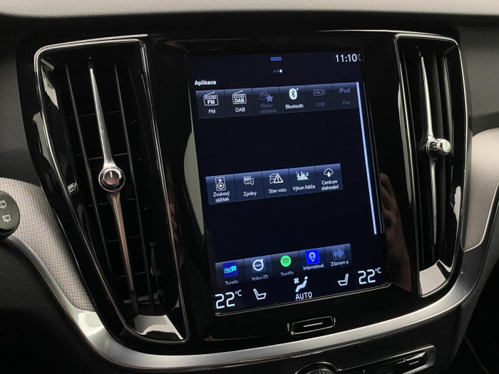 Volvo V60 T8 AWD R-DESIGN AUT REZERVACE