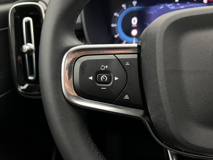 Volvo XC40 B3 ULTRA DARK AUT CZ 1.maj.