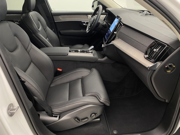 Volvo XC90 T8 AWD RECHARGE DARK REZERVACE