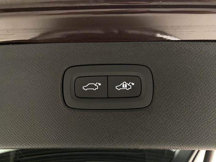 Volvo XC90 T8 AWD RECHARGE CORE AUT CZ 7m