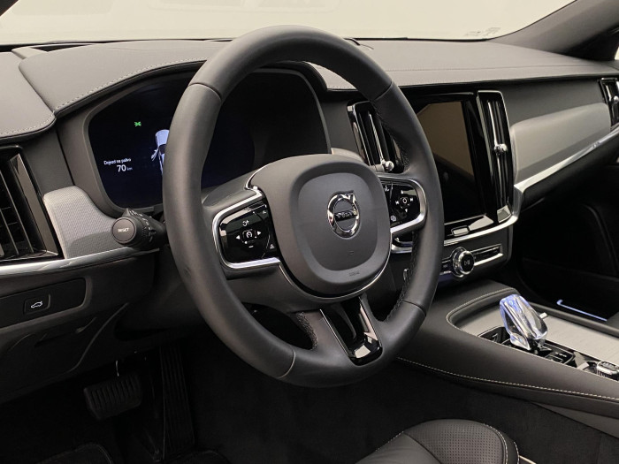 Volvo V90 B5 ULTIMATE DARK AUT 1.maj