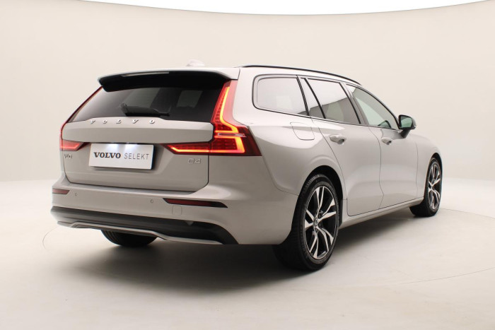 Volvo V60 B4 PLUS DARK AUT CZ 1.maj