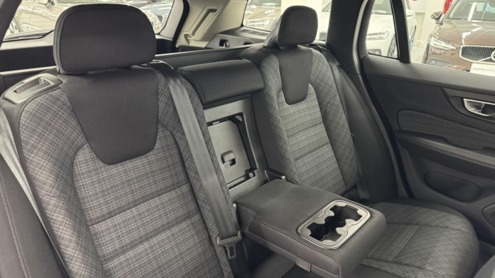 Volvo V60 B4 MOMENTUM AUT REZERVACE 2.0 Momentum