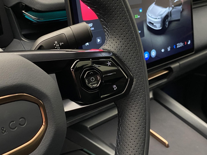 Lynk & Co 08 MORE PHEV