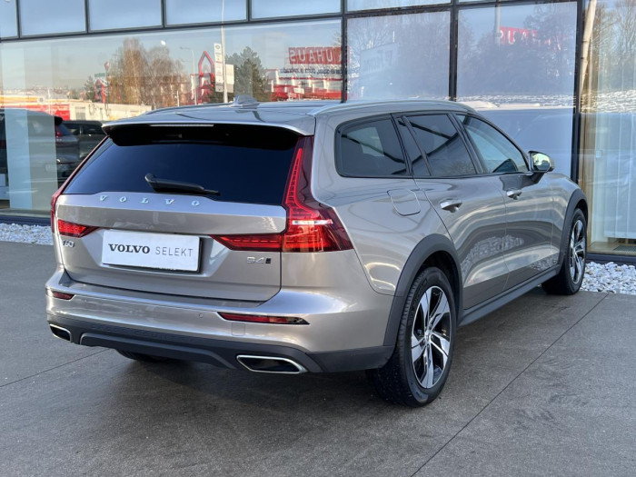 Volvo V60 CROSS COUNTRY B4 AWD Aut 1.maj