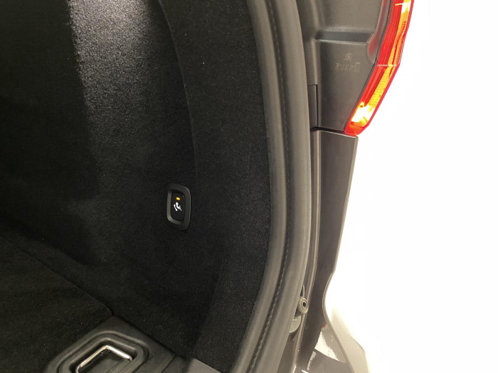 Volvo XC60 B4 AWD DARK PLUS AUT 1.maj
