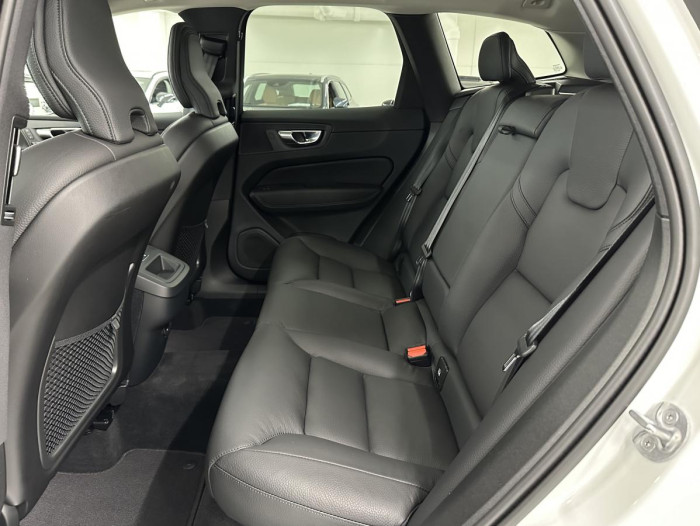 Volvo XC60 B4 AWD PLUS DARK REZERVACE 2.0 Plus