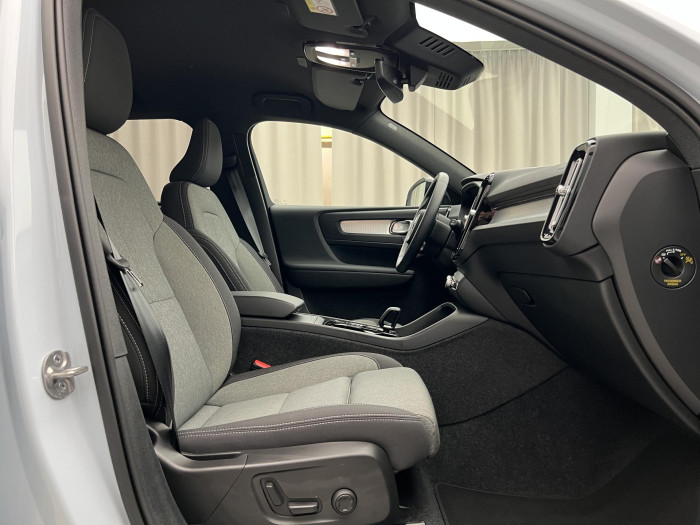 Volvo XC40 B3 PLUS DARK AUT CZ