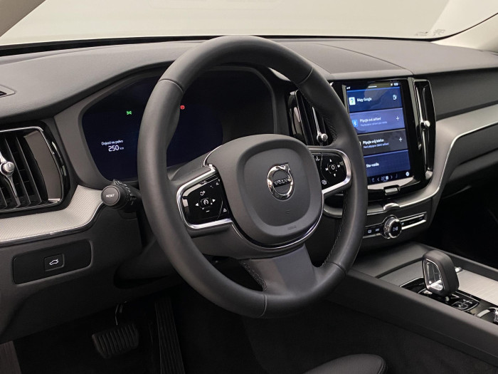 Volvo XC60 B4 AWD PLUS DARK AUT CZ
