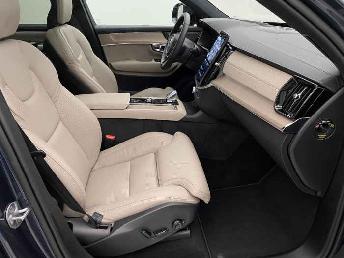 Volvo XC90 T8 AWD RECHARGE DARK ULTRA 7