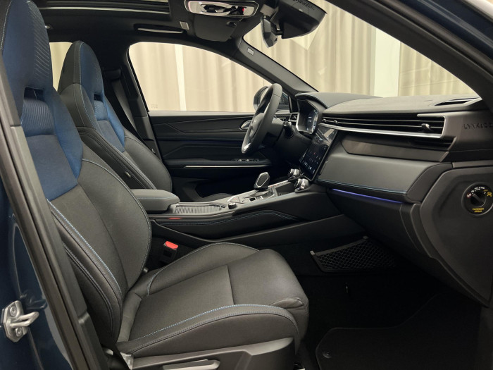 Lynk & Co 01 PHEV DCT AUT 1.maj.