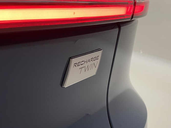 Volvo C40 RECHARGE TWIN AWD REZERVACE