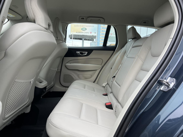 Volvo V60 CROSS COUNTRY B5 AWD Aut 1.maj