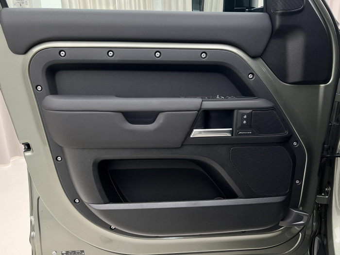 Land Rover Defender 110 D300 X-DYNAMIC SE AWD AUT 3.0 d Dynamic SE