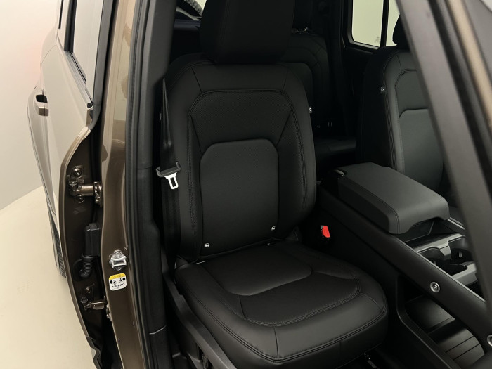 Land Rover Defender 110 D250 X-Dyn SE REZERVACE 3.0 d SE