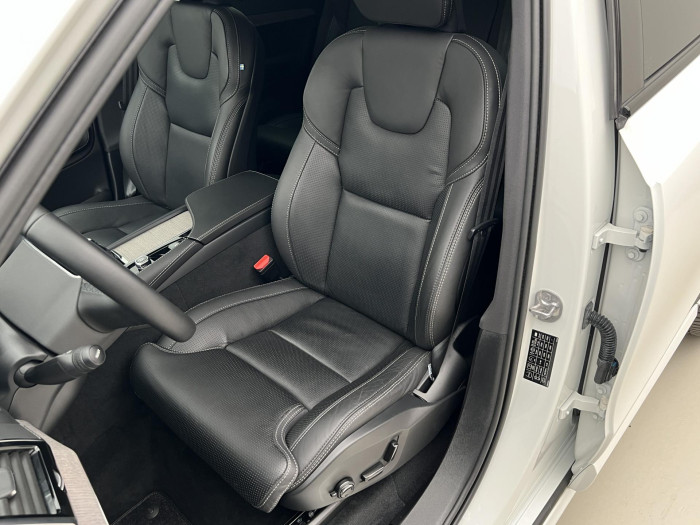 Volvo XC90 B5 AWD PLUS DARK 7MÍST AUT CZ