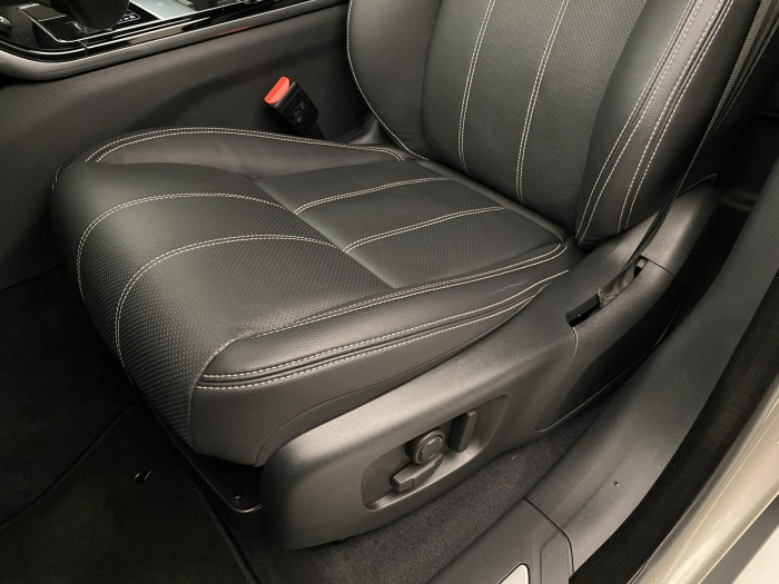 Land Rover Range Rover Velar D200 R-DYNAMIC SE AWD AUT 2.0 d Dynamic SE