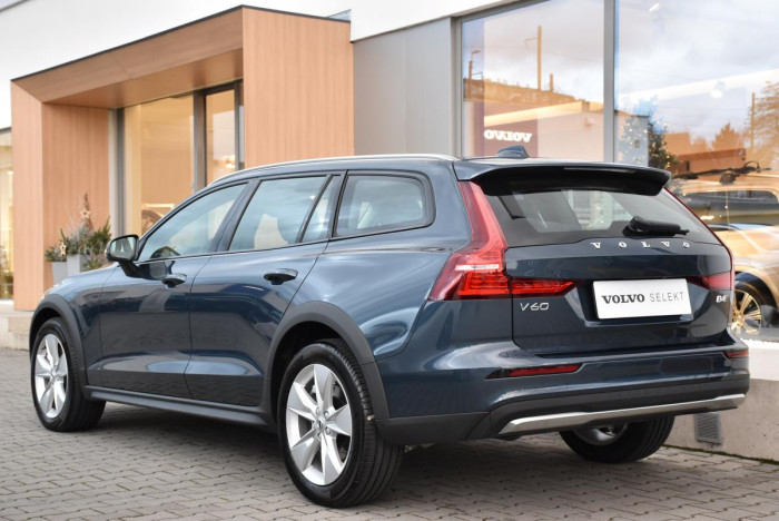 Volvo V60 CROSS COUNTRY B4 REZERVACE