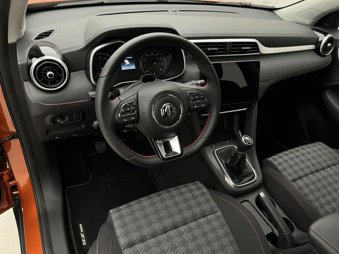 MG ZS 1.5 ESSENTIAL PLUS CZ