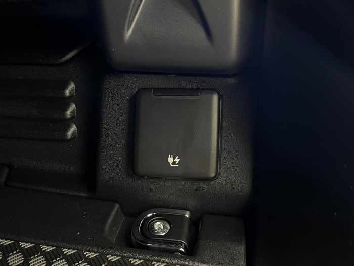 Land Rover Defender 110 D250 X-DYNAMIC SE AWD AUT 3.0 d Dynamic SE