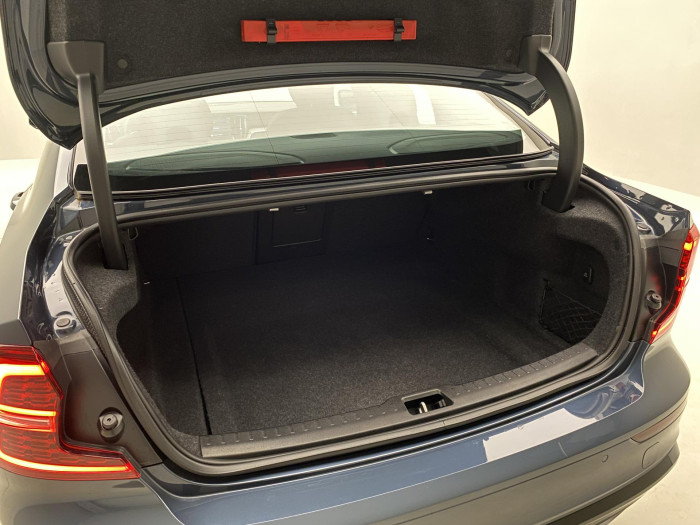 Volvo S60 B5 AWD ULTIMATE DARK AUT 1.maj