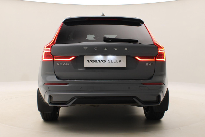 Volvo XC60 B4 AWD PLUS DARK AUT 1.maj