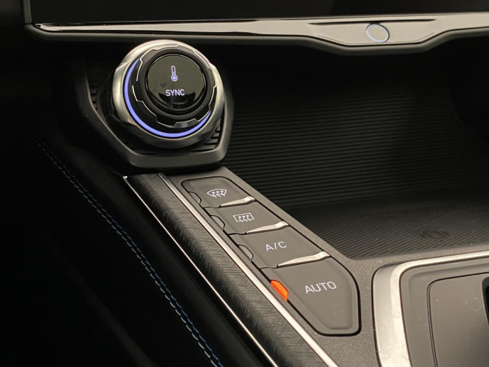 Lynk & Co 01 PHEV DCT AUT 1.maj. REZERVACE