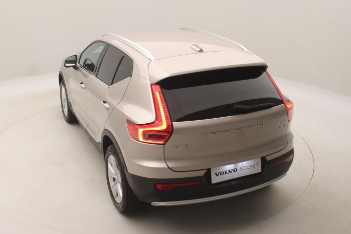 Volvo XC40 B4 AWD MOMENTUM AUT CZ 1.maj 2.0 Momentum